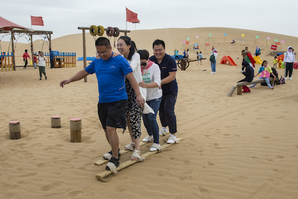 响沙湾,沙漠,度假地,景区,旅游,图片,照片,摄影,内蒙古响沙湾,内蒙古旅游,鄂尔多斯市旅游,莲花酒店,莲花度假酒店,莲沙度假岛,福沙度假岛,悦沙休闲岛,仙沙休闲岛,一粒沙度假村,在线预订,预定,旅行社,AAAAA,5A级旅游景区,库布齐,库布其沙漠,库布其旅游