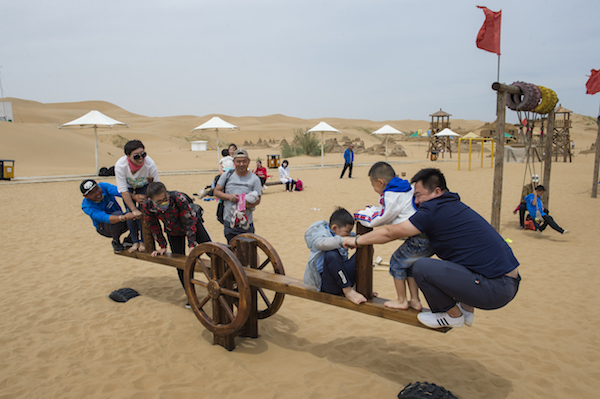 响沙湾,沙漠,度假地,景区,旅游,图片,照片,摄影,内蒙古响沙湾,内蒙古旅游,鄂尔多斯市旅游,莲花酒店,莲花度假酒店,莲沙度假岛,福沙度假岛,悦沙休闲岛,仙沙休闲岛,一粒沙度假村,在线预订,预定,旅行社,AAAAA,5A级旅游景区,库布齐,库布其沙漠,库布其旅游