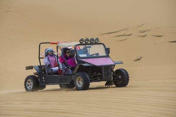 响沙湾,沙漠,度假地,景区,旅游,图片,照片,摄影,内蒙古响沙湾,内蒙古旅游,鄂尔多斯市旅游,莲花酒店,莲花度假酒店,莲沙度假岛,福沙度假岛,悦沙休闲岛,仙沙休闲岛,一粒沙度假村,在线预订,预定,旅行社,AAAAA,5A级旅游景区,库布齐,库布其沙漠,库布其旅游