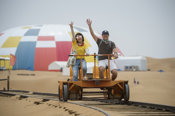 响沙湾,沙漠,度假地,景区,旅游,图片,照片,摄影,内蒙古响沙湾,内蒙古旅游,鄂尔多斯市旅游,莲花酒店,莲花度假酒店,莲沙度假岛,福沙度假岛,悦沙休闲岛,仙沙休闲岛,一粒沙度假村,在线预订,预定,旅行社,AAAAA,5A级旅游景区,库布齐,库布其沙漠,库布其旅游