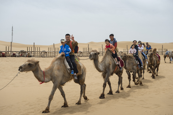 响沙湾,沙漠,度假地,景区,旅游,图片,照片,摄影,内蒙古响沙湾,内蒙古旅游,鄂尔多斯市旅游,莲花酒店,莲花度假酒店,莲沙度假岛,福沙度假岛,悦沙休闲岛,仙沙休闲岛,一粒沙度假村,在线预订,预定,旅行社,AAAAA,5A级旅游景区,库布齐,库布其沙漠,库布其旅游