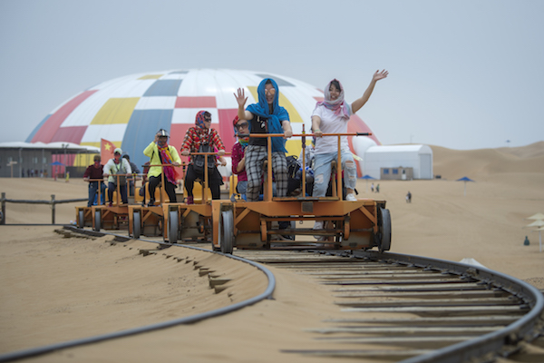 响沙湾,沙漠,度假地,景区,旅游,图片,照片,摄影,内蒙古响沙湾,内蒙古旅游,鄂尔多斯市旅游,莲花酒店,莲花度假酒店,莲沙度假岛,福沙度假岛,悦沙休闲岛,仙沙休闲岛,一粒沙度假村,在线预订,预定,旅行社,AAAAA,5A级旅游景区,库布齐,库布其沙漠,库布其旅游