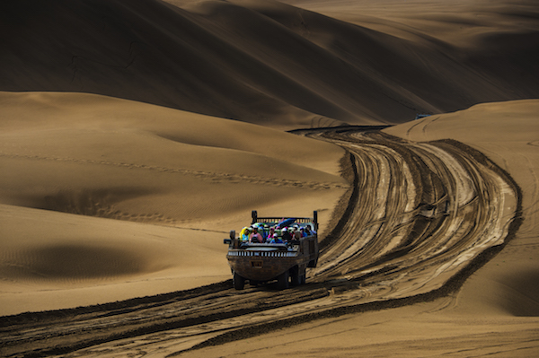 响沙湾,沙漠,度假地,景区,旅游,图片,照片,摄影,内蒙古响沙湾,内蒙古旅游,鄂尔多斯市旅游,莲花酒店,莲花度假酒店,莲沙度假岛,福沙度假岛,悦沙休闲岛,仙沙休闲岛,一粒沙度假村,在线预订,预定,旅行社,AAAAA,5A级旅游景区,库布齐,库布其沙漠,库布其旅游