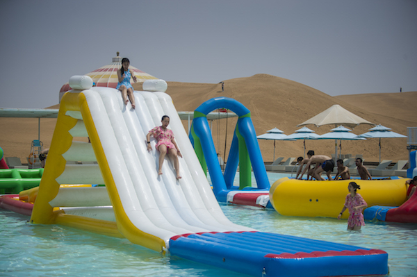 响沙湾,沙漠,度假地,景区,旅游,图片,照片,摄影,内蒙古响沙湾,内蒙古旅游,鄂尔多斯市旅游,莲花酒店,莲花度假酒店,莲沙度假岛,福沙度假岛,悦沙休闲岛,仙沙休闲岛,一粒沙度假村,在线预订,预定,旅行社,AAAAA,5A级旅游景区,库布齐,库布其沙漠,库布其旅游