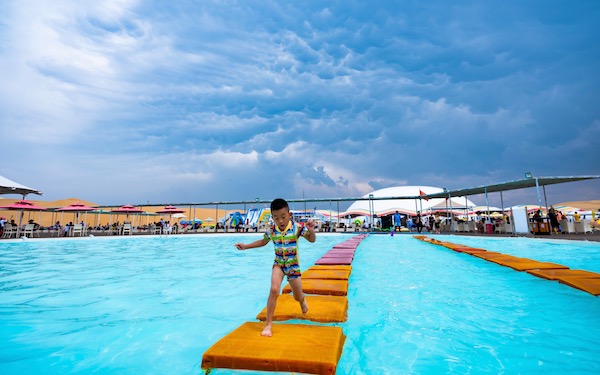 响沙湾,沙漠,度假地,景区,旅游,图片,照片,摄影,内蒙古响沙湾,内蒙古旅游,鄂尔多斯市旅游,莲花酒店,莲花度假酒店,莲沙度假岛,福沙度假岛,悦沙休闲岛,仙沙休闲岛,一粒沙度假村,在线预订,预定,旅行社,AAAAA,5A级旅游景区,库布齐,库布其沙漠,库布其旅游