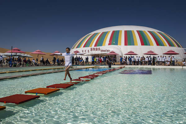 响沙湾,沙漠,度假地,景区,旅游,图片,照片,摄影,内蒙古响沙湾,内蒙古旅游,鄂尔多斯市旅游,莲花酒店,莲花度假酒店,莲沙度假岛,福沙度假岛,悦沙休闲岛,仙沙休闲岛,一粒沙度假村,在线预订,预定,旅行社,AAAAA,5A级旅游景区,库布齐,库布其沙漠,库布其旅游