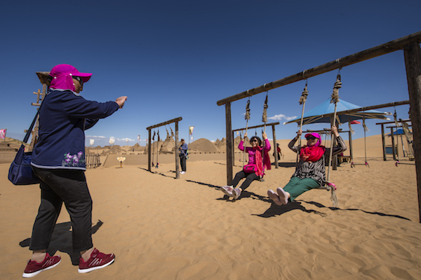 响沙湾,沙漠,度假地,景区,旅游,图片,照片,摄影,内蒙古响沙湾,内蒙古旅游,鄂尔多斯市旅游,莲花酒店,莲花度假酒店,莲沙度假岛,福沙度假岛,悦沙休闲岛,仙沙休闲岛,一粒沙度假村,在线预订,预定,旅行社,AAAAA,5A级旅游景区,库布齐,库布其沙漠,库布其旅游