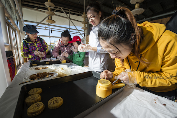 响沙湾,沙漠,度假地,景区,旅游,图片,照片,摄影,内蒙古响沙湾,内蒙古旅游,鄂尔多斯市旅游,莲花酒店,莲花度假酒店,莲沙度假岛,福沙度假岛,悦沙休闲岛,仙沙休闲岛,一粒沙度假村,在线预订,预定,旅行社,AAAAA,5A级旅游景区,库布齐,库布其沙漠,库布其旅游