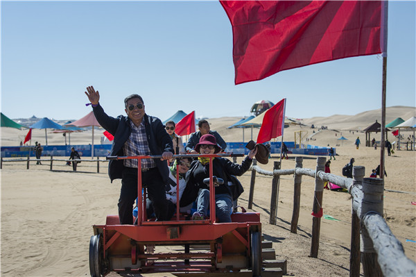 响沙湾,沙漠,度假地,景区,旅游,图片,照片,摄影,内蒙古响沙湾,内蒙古旅游,鄂尔多斯市旅游,莲花酒店,莲花度假酒店,莲沙度假岛,福沙度假岛,悦沙休闲岛,仙沙休闲岛,一粒沙度假村,在线预订,预定,旅行社,AAAAA,5A级旅游景区,库布齐,库布其沙漠,库布其旅游