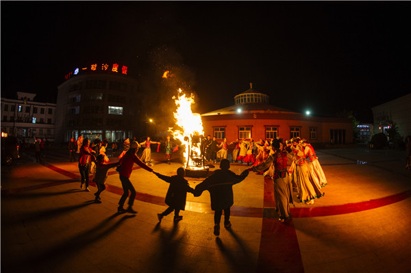 响沙湾,沙漠,度假地,景区,旅游,图片,照片,摄影,内蒙古响沙湾,内蒙古旅游,鄂尔多斯市旅游,莲花酒店,莲花度假酒店,莲沙度假岛,福沙度假岛,悦沙休闲岛,仙沙休闲岛,一粒沙度假村,在线预订,预定,旅行社,AAAAA,5A级旅游景区,库布齐,库布其沙漠,库布其旅游