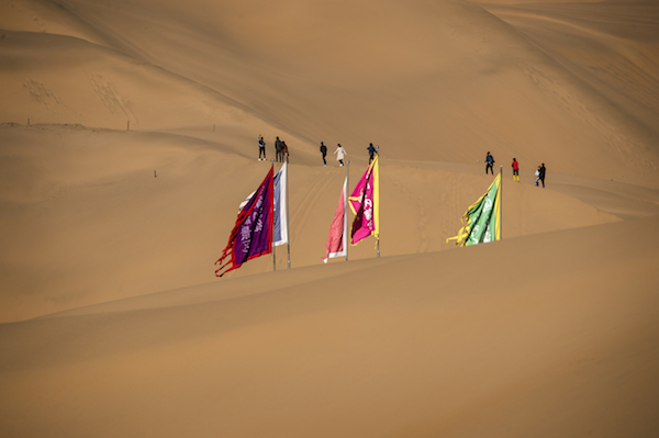 响沙湾,沙漠,度假地,景区,旅游,图片,照片,摄影,内蒙古响沙湾,内蒙古旅游,鄂尔多斯市旅游,莲花酒店,莲花度假酒店,莲沙度假岛,福沙度假岛,悦沙休闲岛,仙沙休闲岛,一粒沙度假村,在线预订,预定,旅行社,AAAAA,5A级旅游景区,库布齐,库布其沙漠,库布其旅游