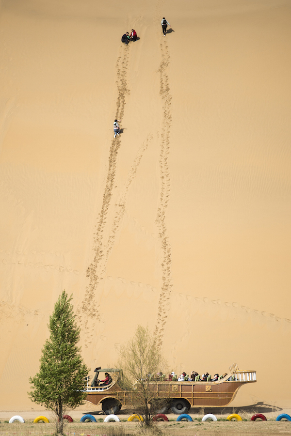 响沙湾,沙漠,度假地,景区,旅游,图片,照片,摄影,内蒙古响沙湾,内蒙古旅游,鄂尔多斯市旅游,莲花酒店,莲花度假酒店,莲沙度假岛,福沙度假岛,悦沙休闲岛,仙沙休闲岛,一粒沙度假村,在线预订,预定,旅行社,AAAAA,5A级旅游景区,库布齐,库布其沙漠,库布其旅游