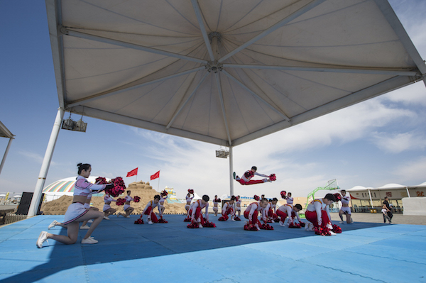 响沙湾,沙漠,度假地,景区,旅游,图片,照片,摄影,内蒙古响沙湾,内蒙古旅游,鄂尔多斯市旅游,莲花酒店,莲花度假酒店,莲沙度假岛,福沙度假岛,悦沙休闲岛,仙沙休闲岛,一粒沙度假村,在线预订,预定,旅行社,AAAAA,5A级旅游景区,库布齐,库布其沙漠,库布其旅游