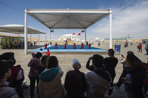 响沙湾,沙漠,度假地,景区,旅游,图片,照片,摄影,内蒙古响沙湾,内蒙古旅游,鄂尔多斯市旅游,莲花酒店,莲花度假酒店,莲沙度假岛,福沙度假岛,悦沙休闲岛,仙沙休闲岛,一粒沙度假村,在线预订,预定,旅行社,AAAAA,5A级旅游景区,库布齐,库布其沙漠,库布其旅游