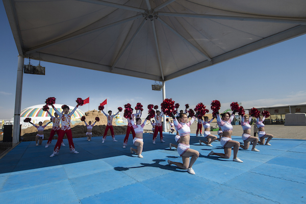 响沙湾,沙漠,度假地,景区,旅游,图片,照片,摄影,内蒙古响沙湾,内蒙古旅游,鄂尔多斯市旅游,莲花酒店,莲花度假酒店,莲沙度假岛,福沙度假岛,悦沙休闲岛,仙沙休闲岛,一粒沙度假村,在线预订,预定,旅行社,AAAAA,5A级旅游景区,库布齐,库布其沙漠,库布其旅游