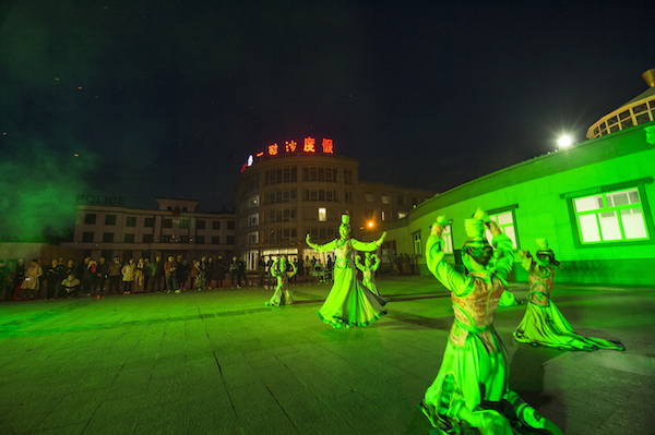 响沙湾,沙漠,度假地,景区,旅游,图片,照片,摄影,内蒙古响沙湾,内蒙古旅游,鄂尔多斯市旅游,莲花酒店,莲花度假酒店,莲沙度假岛,福沙度假岛,悦沙休闲岛,仙沙休闲岛,一粒沙度假村,在线预订,预定,旅行社,AAAAA,5A级旅游景区,库布齐,库布其沙漠,库布其旅游