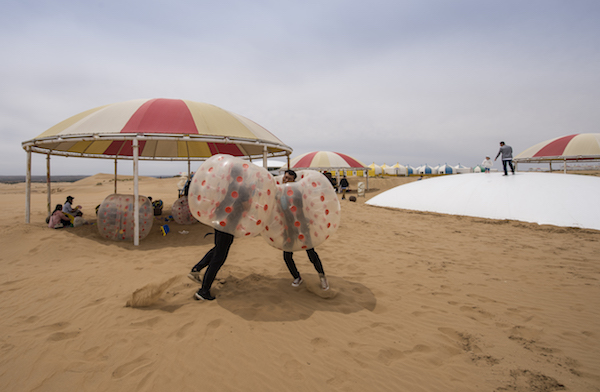 响沙湾,沙漠,度假地,景区,旅游,图片,照片,摄影,内蒙古响沙湾,内蒙古旅游,鄂尔多斯市旅游,莲花酒店,莲花度假酒店,莲沙度假岛,福沙度假岛,悦沙休闲岛,仙沙休闲岛,一粒沙度假村,在线预订,预定,旅行社,AAAAA,5A级旅游景区,库布齐,库布其沙漠,库布其旅游