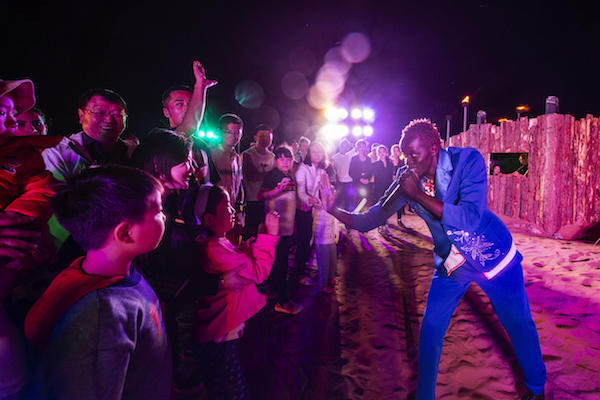 响沙湾,沙漠,度假地,景区,旅游,图片,照片,摄影,内蒙古响沙湾,内蒙古旅游,鄂尔多斯市旅游,莲花酒店,莲花度假酒店,莲沙度假岛,福沙度假岛,悦沙休闲岛,仙沙休闲岛,一粒沙度假村,在线预订,预定,旅行社,AAAAA,5A级旅游景区,库布齐,库布其沙漠,库布其旅游