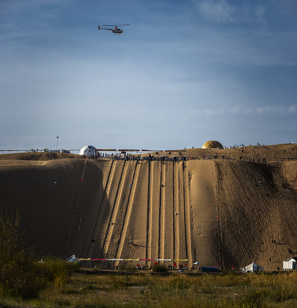响沙湾,沙漠,度假地,景区,旅游,图片,照片,摄影,内蒙古响沙湾,内蒙古旅游,鄂尔多斯市旅游,莲花酒店,莲花度假酒店,莲沙度假岛,福沙度假岛,悦沙休闲岛,仙沙休闲岛,一粒沙度假村,在线预订,预定,旅行社,AAAAA,5A级旅游景区,库布齐,库布其沙漠,库布其旅游