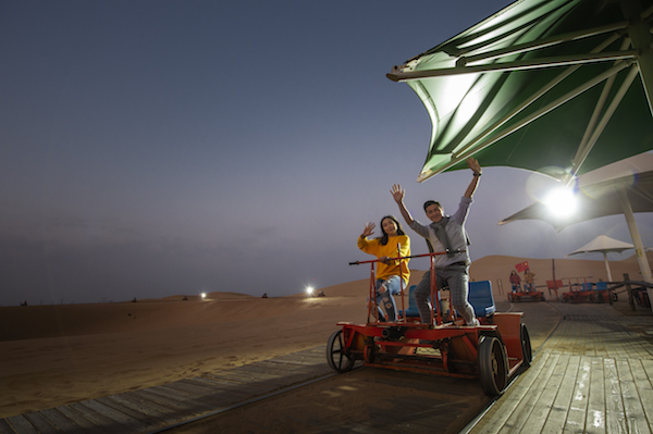 响沙湾,沙漠,度假地,景区,旅游,图片,照片,摄影,内蒙古响沙湾,内蒙古旅游,鄂尔多斯市旅游,莲花酒店,莲花度假酒店,莲沙度假岛,福沙度假岛,悦沙休闲岛,仙沙休闲岛,一粒沙度假村,在线预订,预定,旅行社,AAAAA,5A级旅游景区,库布齐,库布其沙漠,库布其旅游