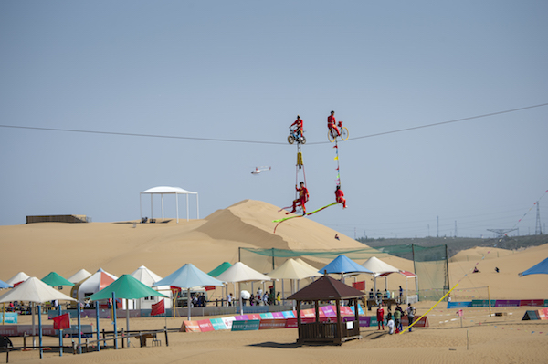 响沙湾,沙漠,度假地,景区,旅游,图片,照片,摄影,内蒙古响沙湾,内蒙古旅游,鄂尔多斯市旅游,莲花酒店,莲花度假酒店,莲沙度假岛,福沙度假岛,悦沙休闲岛,仙沙休闲岛,一粒沙度假村,在线预订,预定,旅行社,AAAAA,5A级旅游景区,库布齐,库布其沙漠,库布其旅游