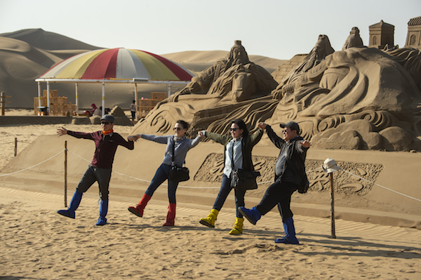 响沙湾,沙漠,度假地,景区,旅游,图片,照片,摄影,内蒙古响沙湾,内蒙古旅游,鄂尔多斯市旅游,莲花酒店,莲花度假酒店,莲沙度假岛,福沙度假岛,悦沙休闲岛,仙沙休闲岛,一粒沙度假村,在线预订,预定,旅行社,AAAAA,5A级旅游景区,库布齐,库布其沙漠,库布其旅游