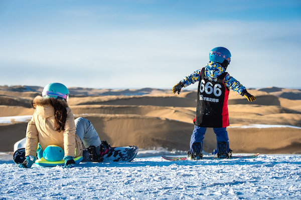 响沙湾,沙漠,度假地,景区,旅游,图片,照片,摄影,内蒙古响沙湾,内蒙古旅游,鄂尔多斯市旅游,莲花酒店,莲花度假酒店,莲沙度假岛,福沙度假岛,悦沙休闲岛,仙沙休闲岛,一粒沙度假村,在线预订,预定,旅行社,AAAAA,5A级旅游景区,库布齐,库布其沙漠,库布其旅游
