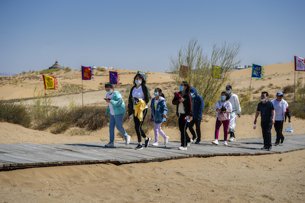 响沙湾,沙漠,度假地,景区,旅游,图片,照片,摄影,内蒙古响沙湾,内蒙古旅游,鄂尔多斯市旅游,莲花酒店,莲花度假酒店,莲沙度假岛,福沙度假岛,悦沙休闲岛,仙沙休闲岛,一粒沙度假村,在线预订,预定,旅行社,AAAAA,5A级旅游景区,库布齐,库布其沙漠,库布其旅游