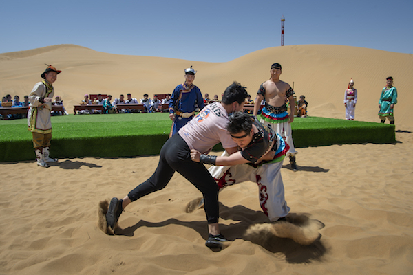 响沙湾,沙漠,度假地,景区,旅游,图片,照片,摄影,内蒙古响沙湾,内蒙古旅游,鄂尔多斯市旅游,莲花酒店,莲花度假酒店,莲沙度假岛,福沙度假岛,悦沙休闲岛,仙沙休闲岛,一粒沙度假村,在线预订,预定,旅行社,AAAAA,5A级旅游景区,库布齐,库布其沙漠,库布其旅游