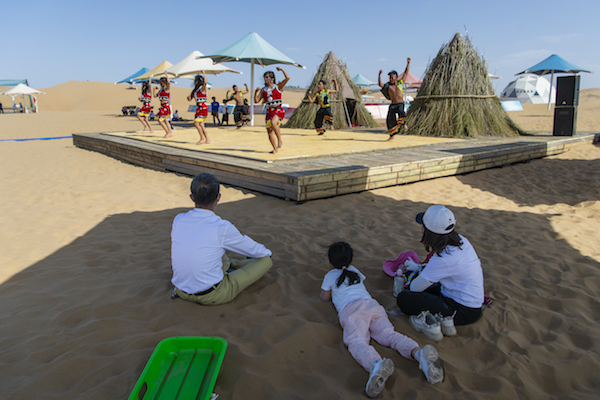 响沙湾,沙漠,度假地,景区,旅游,图片,照片,摄影,内蒙古响沙湾,内蒙古旅游,鄂尔多斯市旅游,莲花酒店,莲花度假酒店,莲沙度假岛,福沙度假岛,悦沙休闲岛,仙沙休闲岛,一粒沙度假村,在线预订,预定,旅行社,AAAAA,5A级旅游景区,库布齐,库布其沙漠,库布其旅游