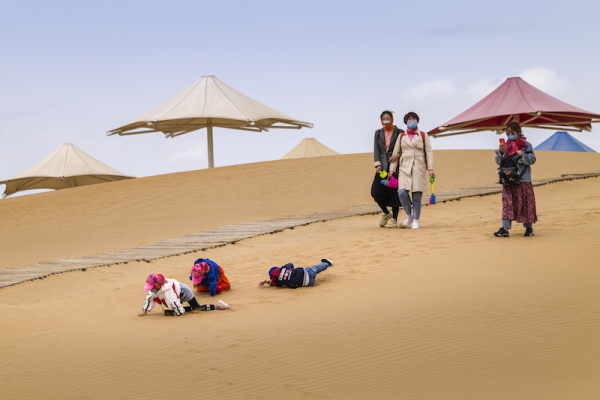 响沙湾,沙漠,度假地,景区,旅游,图片,照片,摄影,内蒙古响沙湾,内蒙古旅游,鄂尔多斯市旅游,莲花酒店,莲花度假酒店,莲沙度假岛,福沙度假岛,悦沙休闲岛,仙沙休闲岛,一粒沙度假村,在线预订,预定,旅行社,AAAAA,5A级旅游景区,库布齐,库布其沙漠,库布其旅游