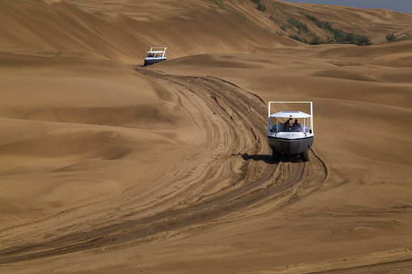 响沙湾,沙漠,度假地,景区,旅游,图片,照片,摄影,内蒙古响沙湾,内蒙古旅游,鄂尔多斯市旅游,莲花酒店,莲花度假酒店,莲沙度假岛,福沙度假岛,悦沙休闲岛,仙沙休闲岛,一粒沙度假村,在线预订,预定,旅行社,AAAAA,5A级旅游景区,库布齐,库布其沙漠,库布其旅游