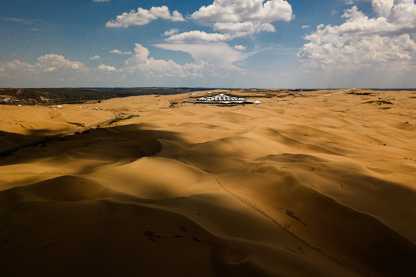 响沙湾,沙漠,度假地,景区,旅游,图片,照片,摄影,内蒙古响沙湾,内蒙古旅游,鄂尔多斯市旅游,莲花酒店,莲花度假酒店,莲沙度假岛,福沙度假岛,悦沙休闲岛,仙沙休闲岛,一粒沙度假村,在线预订,预定,旅行社,AAAAA,5A级旅游景区,库布齐,库布其沙漠,库布其旅游