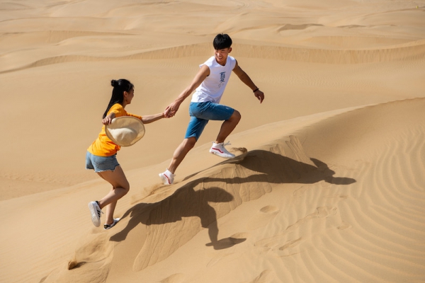 响沙湾,沙漠,度假地,景区,旅游,图片,照片,摄影,内蒙古响沙湾,内蒙古旅游,鄂尔多斯市旅游,莲花酒店,莲花度假酒店,莲沙度假岛,福沙度假岛,悦沙休闲岛,仙沙休闲岛,一粒沙度假村,在线预订,预定,旅行社,AAAAA,5A级旅游景区,库布齐,库布其沙漠,库布其旅游