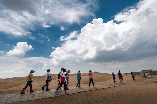 响沙湾,沙漠,度假地,景区,旅游,图片,照片,摄影,内蒙古响沙湾,内蒙古旅游,鄂尔多斯市旅游,莲花酒店,莲花度假酒店,莲沙度假岛,福沙度假岛,悦沙休闲岛,仙沙休闲岛,一粒沙度假村,在线预订,预定,旅行社,AAAAA,5A级旅游景区,库布齐,库布其沙漠,库布其旅游