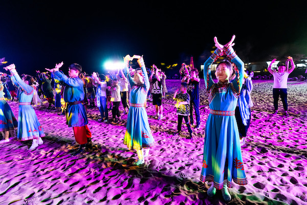 响沙湾,沙漠,度假地,景区,旅游,图片,照片,摄影,内蒙古响沙湾,内蒙古旅游,鄂尔多斯市旅游,莲花酒店,莲花度假酒店,莲沙度假岛,福沙度假岛,悦沙休闲岛,仙沙休闲岛,一粒沙度假村,在线预订,预定,旅行社,AAAAA,5A级旅游景区,库布齐,库布其沙漠,库布其旅游