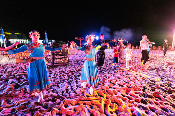 响沙湾,沙漠,度假地,景区,旅游,图片,照片,摄影,内蒙古响沙湾,内蒙古旅游,鄂尔多斯市旅游,莲花酒店,莲花度假酒店,莲沙度假岛,福沙度假岛,悦沙休闲岛,仙沙休闲岛,一粒沙度假村,在线预订,预定,旅行社,AAAAA,5A级旅游景区,库布齐,库布其沙漠,库布其旅游