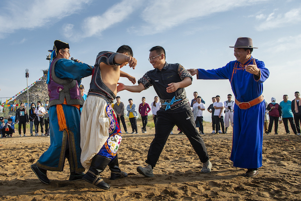 响沙湾,沙漠,度假地,景区,旅游,图片,照片,摄影,内蒙古响沙湾,内蒙古旅游,鄂尔多斯市旅游,莲花酒店,莲花度假酒店,莲沙度假岛,福沙度假岛,悦沙休闲岛,仙沙休闲岛,一粒沙度假村,在线预订,预定,旅行社,AAAAA,5A级旅游景区,库布齐,库布其沙漠,库布其旅游