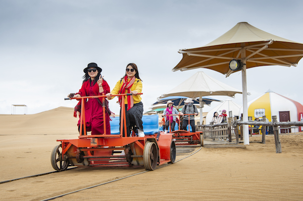 响沙湾,沙漠,度假地,景区,旅游,图片,照片,摄影,内蒙古响沙湾,内蒙古旅游,鄂尔多斯市旅游,莲花酒店,莲花度假酒店,莲沙度假岛,福沙度假岛,悦沙休闲岛,仙沙休闲岛,一粒沙度假村,在线预订,预定,旅行社,AAAAA,5A级旅游景区,库布齐,库布其沙漠,库布其旅游