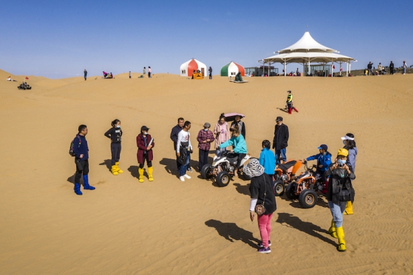 响沙湾,沙漠,度假地,景区,旅游,图片,照片,摄影,内蒙古响沙湾,内蒙古旅游,鄂尔多斯市旅游,莲花酒店,莲花度假酒店,莲沙度假岛,福沙度假岛,悦沙休闲岛,仙沙休闲岛,一粒沙度假村,在线预订,预定,旅行社,AAAAA,5A级旅游景区,库布齐,库布其沙漠,库布其旅游