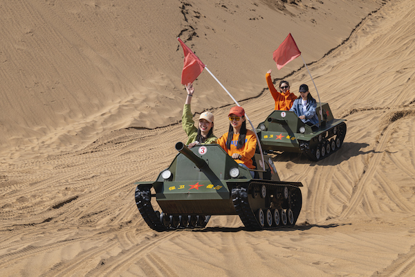 响沙湾,沙漠,度假地,景区,旅游,图片,照片,摄影,内蒙古响沙湾,内蒙古旅游,鄂尔多斯市旅游,莲花酒店,莲花度假酒店,莲沙度假岛,福沙度假岛,悦沙休闲岛,仙沙休闲岛,一粒沙度假村,在线预订,预定,旅行社,AAAAA,5A级旅游景区,库布齐,库布其沙漠,库布其旅游