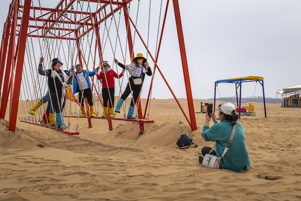 响沙湾,沙漠,度假地,景区,旅游,图片,照片,摄影,内蒙古响沙湾,内蒙古旅游,鄂尔多斯市旅游,莲花酒店,莲花度假酒店,莲沙度假岛,福沙度假岛,悦沙休闲岛,仙沙休闲岛,一粒沙度假村,在线预订,预定,旅行社,AAAAA,5A级旅游景区,库布齐,库布其沙漠,库布其旅游