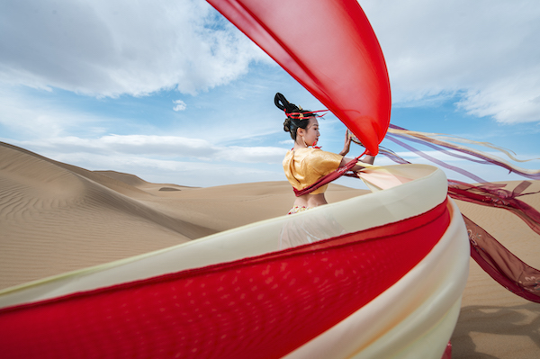 响沙湾,沙漠,度假地,景区,旅游,图片,照片,摄影,内蒙古响沙湾,内蒙古旅游,鄂尔多斯市旅游,莲花酒店,莲花度假酒店,莲沙度假岛,福沙度假岛,悦沙休闲岛,仙沙休闲岛,一粒沙度假村,在线预订,预定,旅行社,AAAAA,5A级旅游景区,库布齐,库布其沙漠,库布其旅游