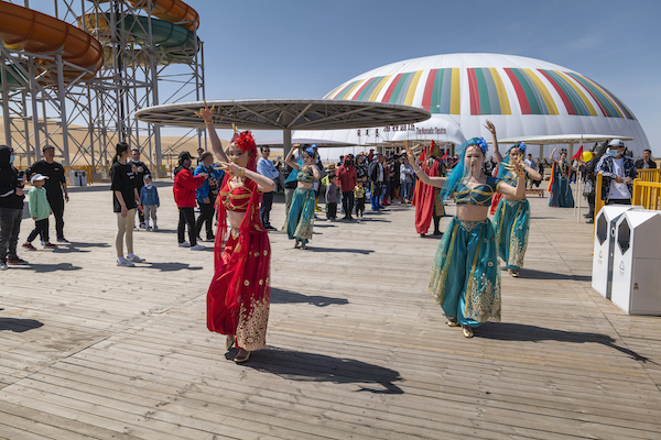 响沙湾,沙漠,度假地,景区,旅游,图片,照片,摄影,内蒙古响沙湾,内蒙古旅游,鄂尔多斯市旅游,莲花酒店,莲花度假酒店,莲沙度假岛,福沙度假岛,悦沙休闲岛,仙沙休闲岛,一粒沙度假村,在线预订,预定,旅行社,AAAAA,5A级旅游景区,库布齐,库布其沙漠,库布其旅游