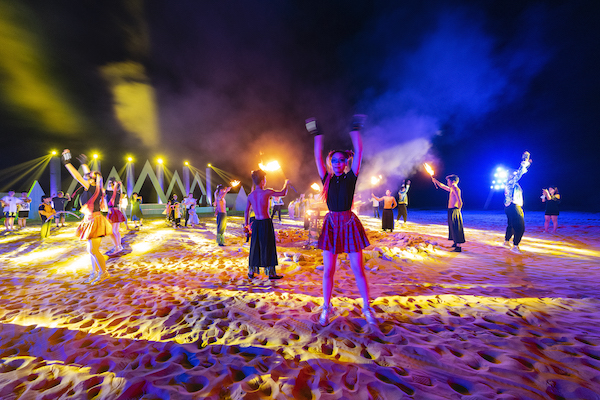 响沙湾,沙漠,度假地,景区,旅游,图片,照片,摄影,内蒙古响沙湾,内蒙古旅游,鄂尔多斯市旅游,莲花酒店,莲花度假酒店,莲沙度假岛,福沙度假岛,悦沙休闲岛,仙沙休闲岛,一粒沙度假村,在线预订,预定,旅行社,AAAAA,5A级旅游景区,库布齐,库布其沙漠,库布其旅游