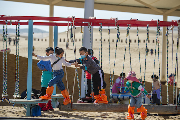 响沙湾,沙漠,度假地,景区,旅游,图片,照片,摄影,内蒙古响沙湾,内蒙古旅游,鄂尔多斯市旅游,莲花酒店,莲花度假酒店,莲沙度假岛,福沙度假岛,悦沙休闲岛,仙沙休闲岛,一粒沙度假村,在线预订,预定,旅行社,AAAAA,5A级旅游景区,库布齐,库布其沙漠,库布其旅游
