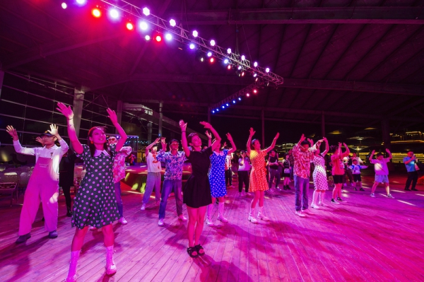 响沙湾,沙漠,度假地,景区,旅游,图片,照片,摄影,内蒙古响沙湾,内蒙古旅游,鄂尔多斯市旅游,莲花酒店,莲花度假酒店,莲沙度假岛,福沙度假岛,悦沙休闲岛,仙沙休闲岛,一粒沙度假村,在线预订,预定,旅行社,AAAAA,5A级旅游景区,库布齐,库布其沙漠,库布其旅游