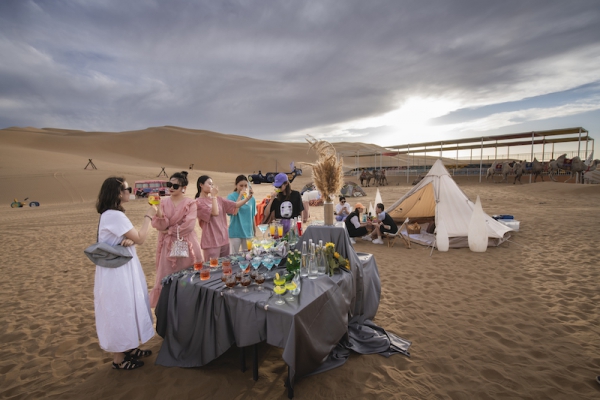 响沙湾,沙漠,度假地,景区,旅游,图片,照片,摄影,内蒙古响沙湾,内蒙古旅游,鄂尔多斯市旅游,莲花酒店,莲花度假酒店,莲沙度假岛,福沙度假岛,悦沙休闲岛,仙沙休闲岛,一粒沙度假村,在线预订,预定,旅行社,AAAAA,5A级旅游景区,库布齐,库布其沙漠,库布其旅游