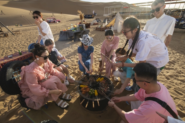 响沙湾,沙漠,度假地,景区,旅游,图片,照片,摄影,内蒙古响沙湾,内蒙古旅游,鄂尔多斯市旅游,莲花酒店,莲花度假酒店,莲沙度假岛,福沙度假岛,悦沙休闲岛,仙沙休闲岛,一粒沙度假村,在线预订,预定,旅行社,AAAAA,5A级旅游景区,库布齐,库布其沙漠,库布其旅游