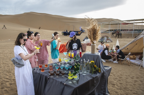 响沙湾,沙漠,度假地,景区,旅游,图片,照片,摄影,内蒙古响沙湾,内蒙古旅游,鄂尔多斯市旅游,莲花酒店,莲花度假酒店,莲沙度假岛,福沙度假岛,悦沙休闲岛,仙沙休闲岛,一粒沙度假村,在线预订,预定,旅行社,AAAAA,5A级旅游景区,库布齐,库布其沙漠,库布其旅游